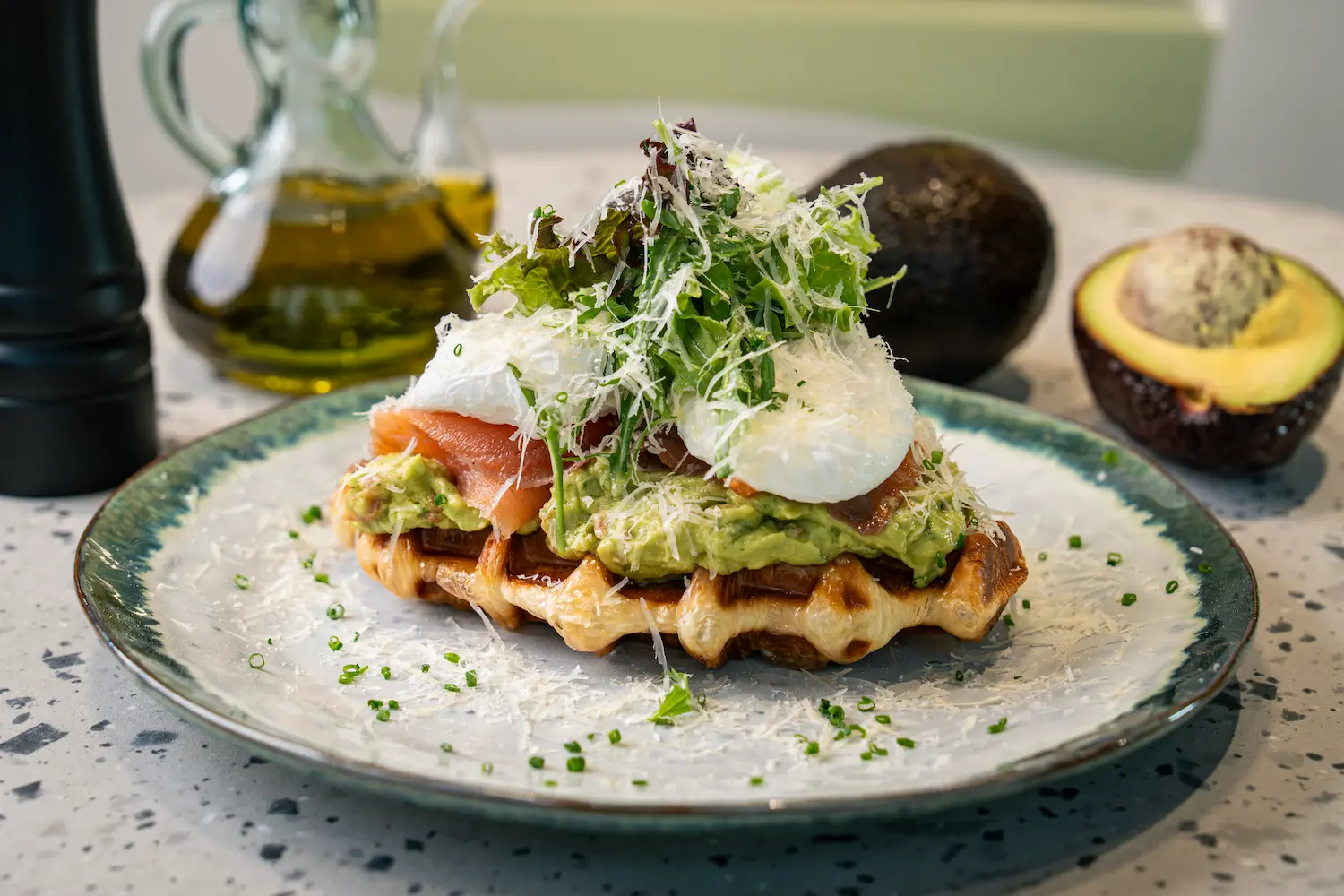 Salm'n Avo Cruffle (D/G/E)