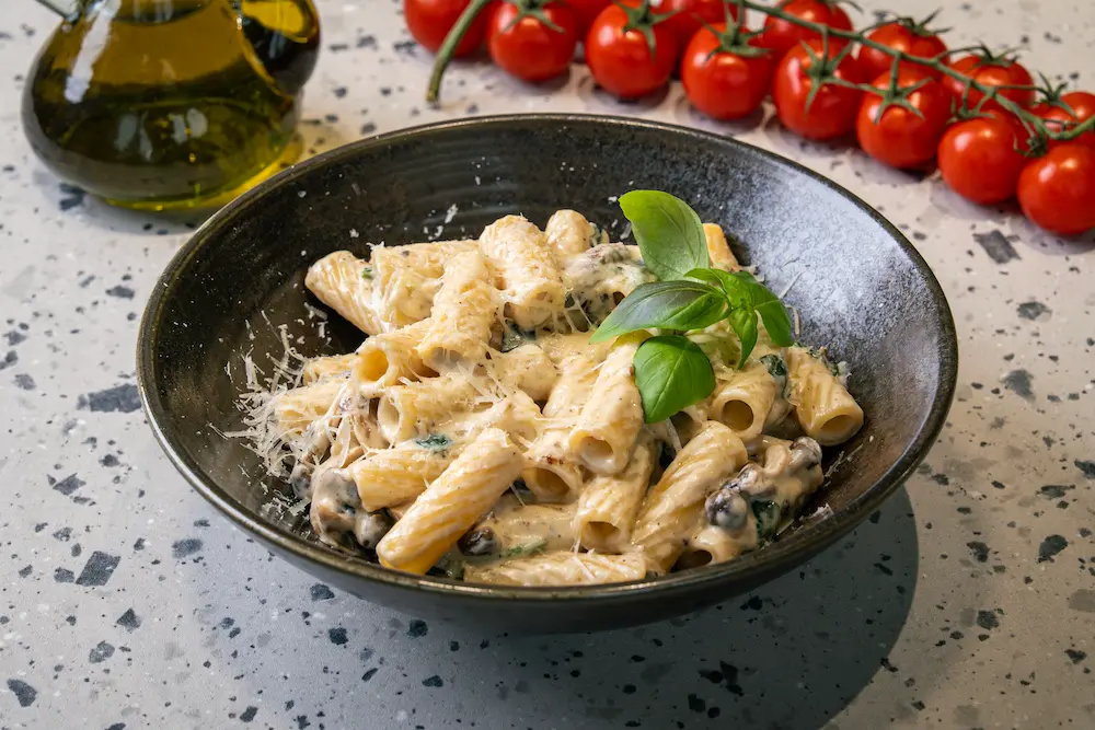Creamy Mushroom & Spinach Rigatoni (D/G)